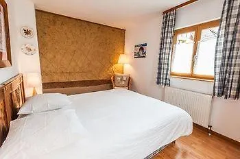 Hotel Chambres D'hotes La Maison Bleue 3*