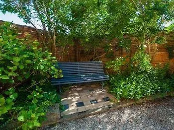 Chambres D'hotes La Maison Bleue Otel 3*